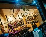 vitrine-du-verre-d-un
