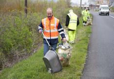Opération ramassage déchets sur les routes de l'Aude initiée par le Covaldem et le Département.