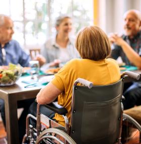 PERSONNES AGEES ET HANDICAPEES A TABLE