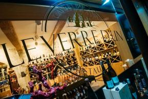 vitrine-du-verre-d-un
