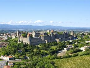 vue sur les remparts avec la ville en arriere plan