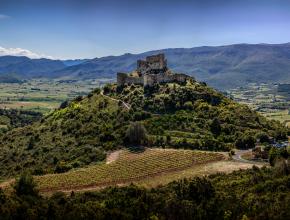 vue sur une ruine sur une coline