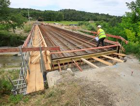 La quatrième phase du chantier de reconstruction du pont de Verzeille consistera en la réfection de la chaussée.