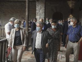 Hélène Sandragné et Hervé Baro en visite à l'abbaye de Lagrasse dans le cadre de la fondation Patrimoine