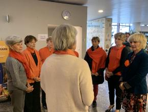 Hélène Sandragné a reçu les représentantes du club Soroptimist de Carcassonne pour témoigner du soutien du Département dans toute action visant à éradiquer les violences faites aux femmes.