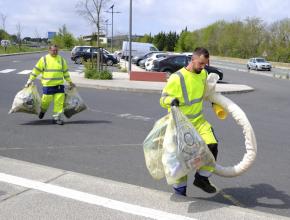 collecte de déchets sur les routes departementales de l'aude