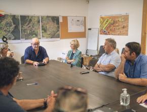 Hélène Sandragné à la rencontre des viticulteurs de la cave coopérative de Portel-des-Corbières