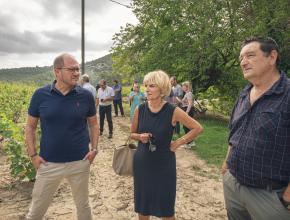 Hélène Sandragné en visite au domaine Sainte-Eugénie à Peyriac-de-mer