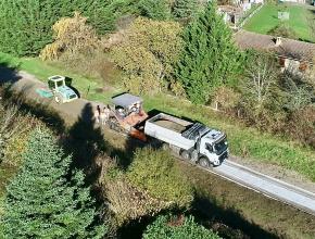 Photo aérienne du chantier de construction de la voie verte entre Sainte-Colombre-sur-l'Hers et Chalabre.