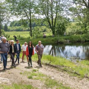 signature de la charte d'engagement zones humides entre le département de l'Aude, la chambre d'agriculture, ECODIV, l'agence de l'eau et les éleveurs