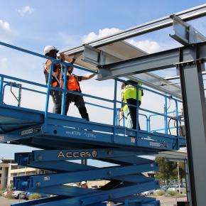 CHANTIER POSE OMBRIERES PHOTOVOLTAIQUES DEPARTEMENT DE L'AUDE