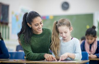 AIDE ENFANT ECOLE AESH