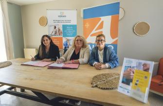 La signature a eu lieu entre le groupe Korian et le Département, par l'intermédiaire de Muriel Cherrier, vice-présidente en charge de l'autonomie, accompagnée de Séverine Roger-Mateille, son homologue à l'autonomie.