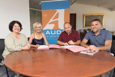 La vice-présidente déléguée à la jeunesse Valérie Dumontet, la présidente du Département de l'Aude Hélène Sandragné, le président d'acti city Christophe Igual et Sébastien Gasparini, vice-président délégué à l'éducation.