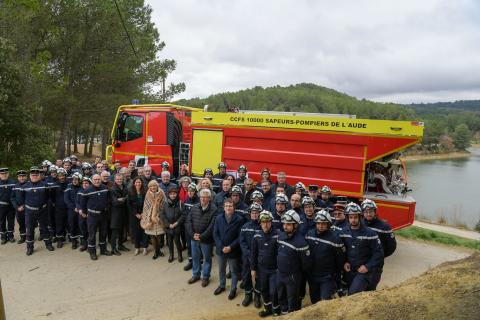 Remise de 11 camions citernes aux pompiers de l'Aude