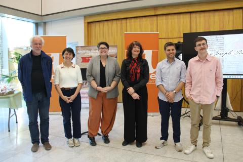Les lauréats du prix Joseph Poux avec Maria Conquet, conseillère départementale déléguée à la culture, et Carole Renard, directrice des archives.