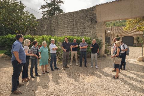 Lors d'une visite de terrain début octobre, Hélène Sandragné avait rencontré les vignerons de Sainte-Eugénie, à Peyriac-de-mer.