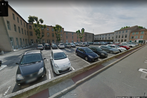 Le Parking Place anciens combattants à Carcassonne