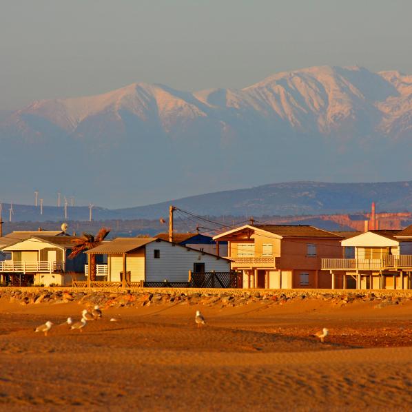 Vue sur des maisons sur la plage