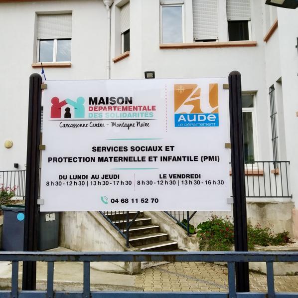 Façade maison départementale des solidarités à Carcassonne.