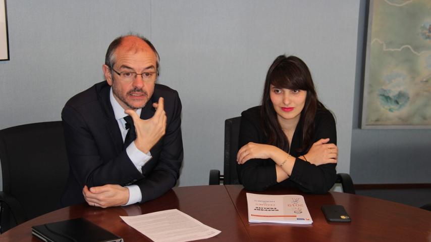 André Viola, président du conseil départemental de l'Aude et Chloé Danillon, conseillère départementale en charge de la lutte contre les discriminations.