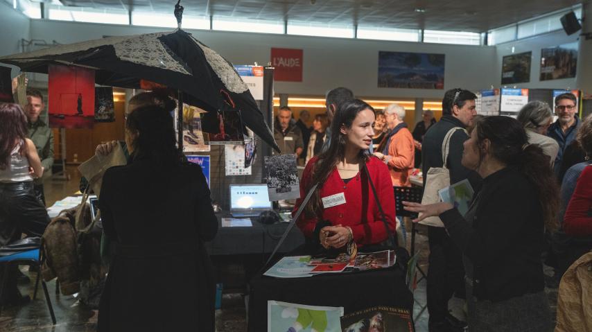 2e édition du salon des artistes de l'Aude, les élus à la rencontre des artistes.