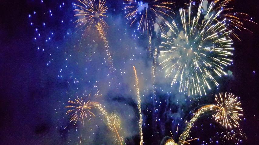 fireworks-g8632a4fae_1920