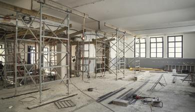 Le chantier de construction du restaurant scolaire Le Bastion à Carcassonne.